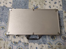 Valigetta da poker completa di 2 mazzi carte,fiches e 5 dadi