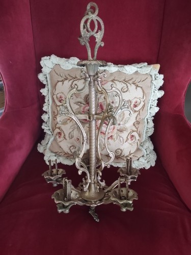Antico corpo lampadario mozzo