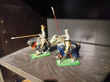 SOLDATINI IN PIOMBO cavalieri medievali ANNI 50, molto belli