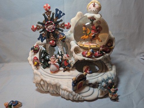 Large christmas snow globe - large,