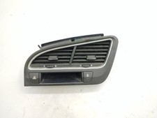 Peugeot 5008 2011 Diesel Grille d'aération centrale 9688836877 84kW AMD89339