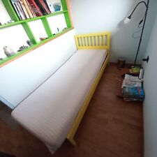 LETTO SINGOLO, RETE A DOGHE, MATERASSO IN LATTICE, COLORE GIALLO CON SPALLIERA