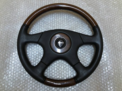 Volante legno momo - in,