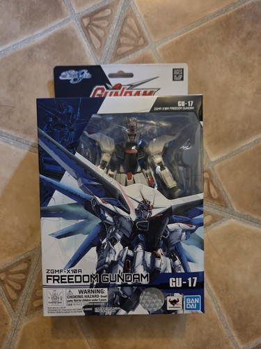Bandai gundam universe freedom - bandai,