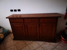 Elegante Credenza in Legno Massello Artigianale – Qualità e Stile Senza Tempo
