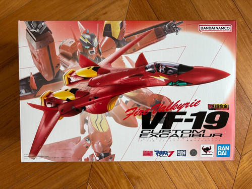 Bandai macross vf 19 - bandai, vf-19