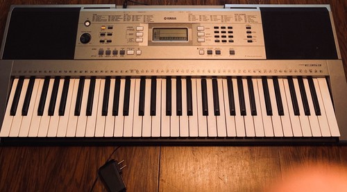 Used silver yamaha - used, keyboard