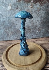Scultura fungo blu argilla