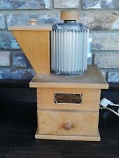 Mulino per grano Hawo's con bordo a parete e tre sacchi per cereali