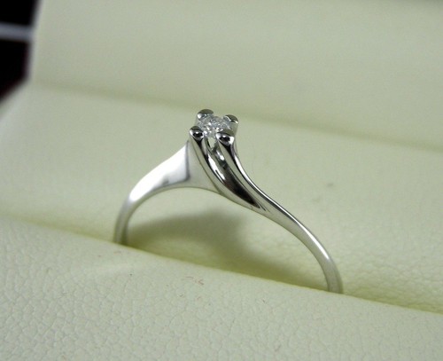 Anello solitario oro - bianco, 18