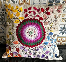 cuscino ricamato in seta fatto