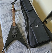 Chitarra Jackson KVXMG King V Satin Black EMG 81 85 + Custodia