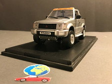 Schuco Mitsubishi Pajero V6 3000 , scala 1:24 (1139)