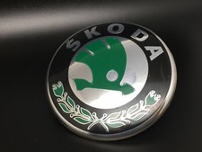 SKODA 80MM LOGO SCUDO SIGLA EMBLEMA FREGIO STEMMA SCRITTA TARGHETTA BADGE PLACCA