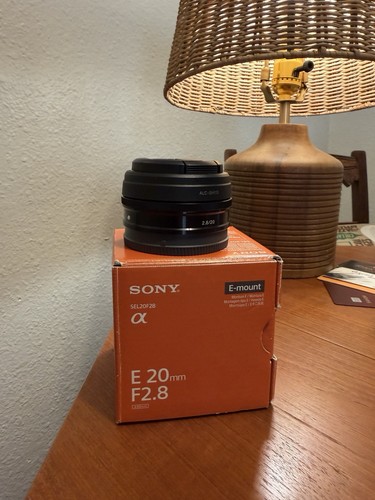 Sony sel20f28 2 8 - 20, f/2.8