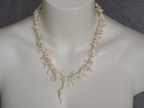 Collana corallo bianco con - collana,