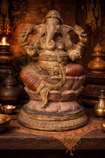 Statua antica Ganesha in legno