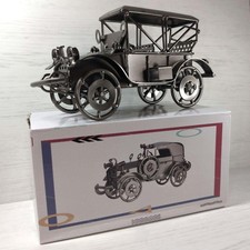 Modellino auto classico in