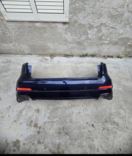 Paraurti posteriore nero con