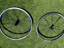 Bontrager Race Lite set ruote bici da strada 700c DT SWISS MOZZI 8-10s HG Freehub blu