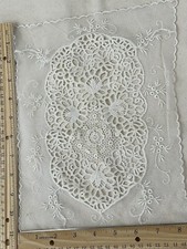 Delicato centrino avorio