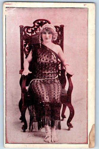 Cartolina bella donna che