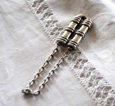 HERMES Bijou Porte-clé H en métal argenté Chainette Hermès?