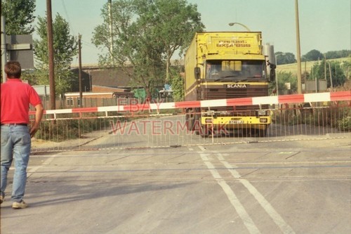 Photo broken barrier at - photo,