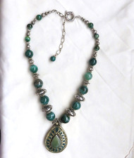 Collana girocollo stile etnico pietre dure agata verde medaglione argento tibet
