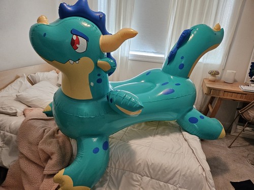 Gonfiabile world dragon - iw,