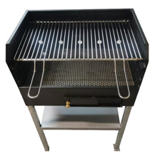 Barbecue a carbone con griglia in tondino inox. Artigianale, comodo e robusto