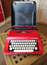 Olivetti Lettera 92 Portable Typewriter – Red – Vintage Italian Design