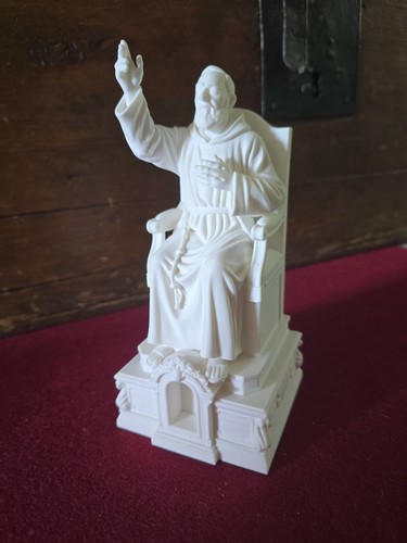Statua san padre - padre, pio