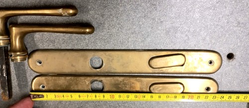 Vecchia maniglia ottone - in,