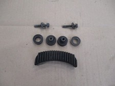 Fixations de réservoir pour