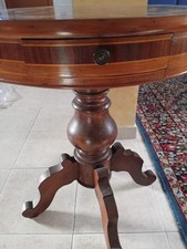 TAVOLINO DA SALOTTO TONDO CON PIANO IN RADICA DI NOCE CHIARA