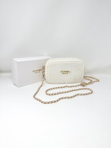 Chanel beauty white shimmer - white,