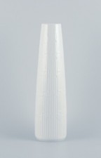 Hans Merz per Meissen, grande vaso in porcellana dal design moderno con scana...