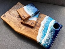 Set tagliere e 2 sottobicchieri il legno di ulivo e resina epossidica  43x22x3cm