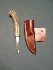 Coltello e fodero a vite