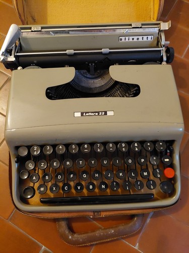 Macchina scrivere olivetti - da,