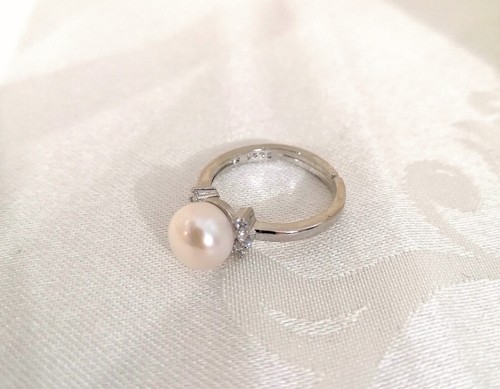 Anello regolabile con perla - , e