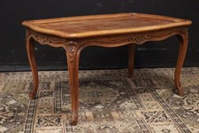 Bellissimo Tavolino / Tavolo / legno chiaro lavorato / decorazioni / Francia/FRA