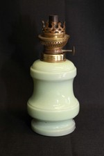 Lampe à pétrole en opaline