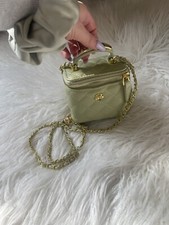 PICCOLA BORSA TRAPUNTATA VANITY VERDE PISTACCHIO POCHETTE MANICO SUPERIORE IN METALLO con catena a croce