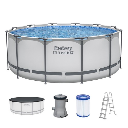 Piscina fuori terra con - fuori,