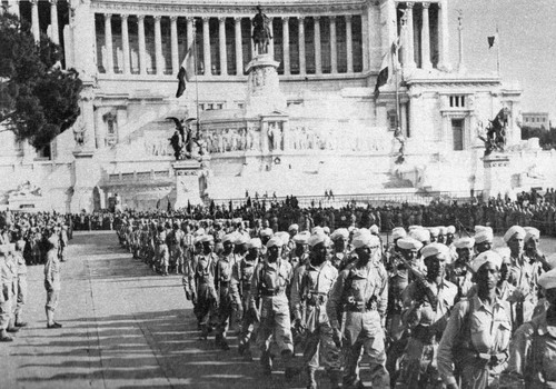 Ww2 défilé des goumiers - -,