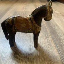 India.Cavallino in legno e