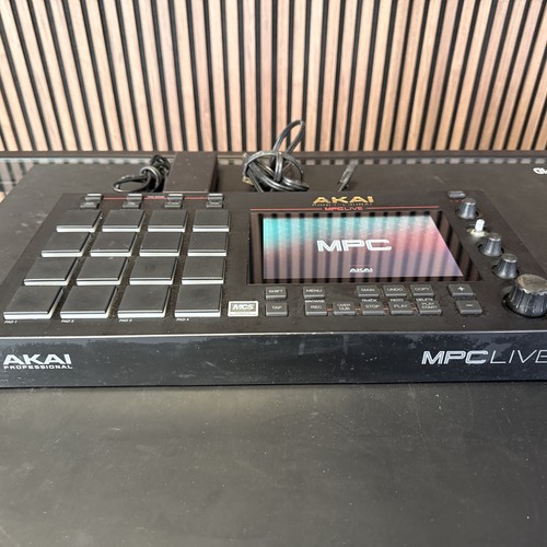 Akai professional mpc live - akai,