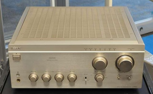 Amplificatore stereo integrato